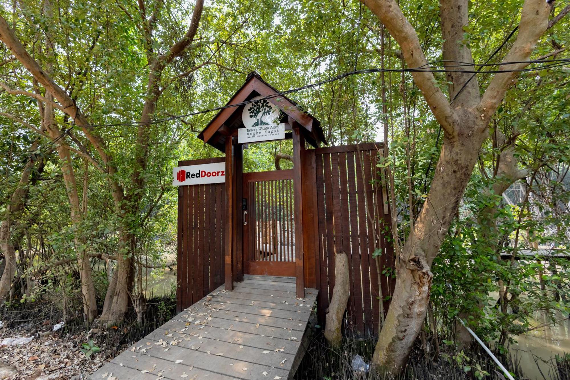 RedDoorz Resort @ Taman Wisata Mangrove Jakarta Exterior foto